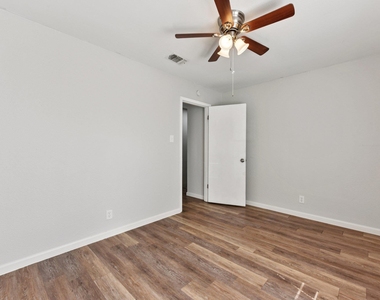 1210 Southport Dr - Photo Thumbnail 25