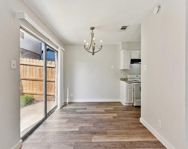 1210 Southport Dr - Photo Thumbnail 13