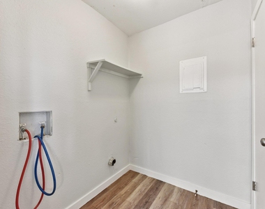 1210 Southport Dr - Photo Thumbnail 17