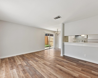 1210 Southport Dr - Photo Thumbnail 11