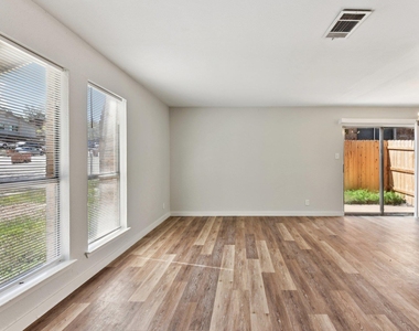 1210 Southport Dr - Photo Thumbnail 10