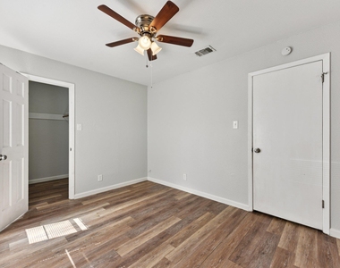 1210 Southport Dr - Photo Thumbnail 23