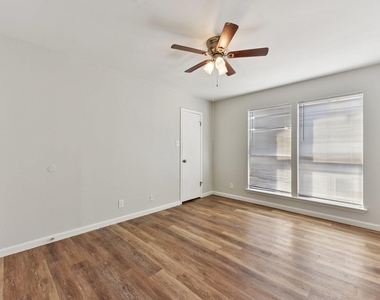 1210 Southport Dr - Photo Thumbnail 21