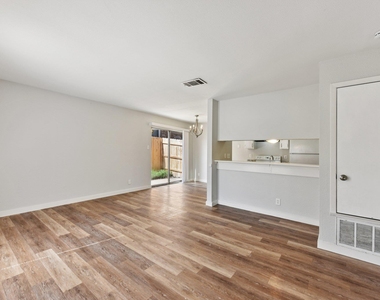 1210 Southport Dr - Photo Thumbnail 5