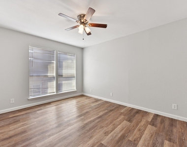 1210 Southport Dr - Photo Thumbnail 19