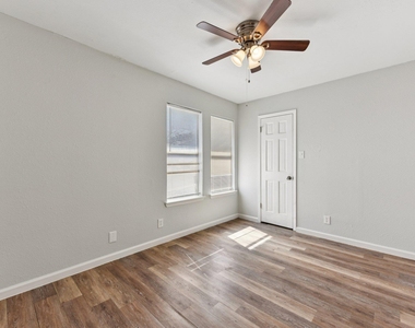 1210 Southport Dr - Photo Thumbnail 22