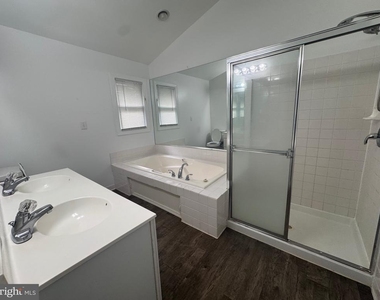 8504 Mayaone Street - Photo Thumbnail 17