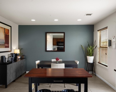 369 S Brook Dr - Photo Thumbnail 17