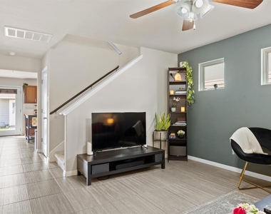 369 S Brook Dr - Photo Thumbnail 8
