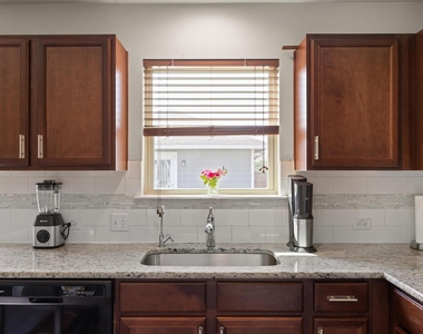 369 S Brook Dr - Photo Thumbnail 18