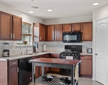 369 S Brook Dr - Photo Thumbnail 12