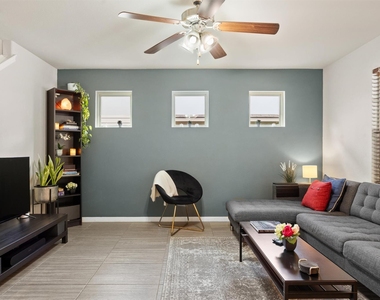 369 S Brook Dr - Photo Thumbnail 6