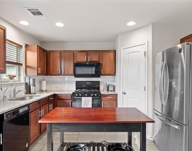 369 S Brook Dr - Photo Thumbnail 13