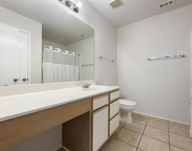 1814 Grassland Dr - Photo Thumbnail 19