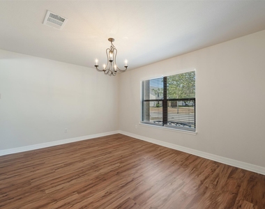 1814 Grassland Dr - Photo Thumbnail 9