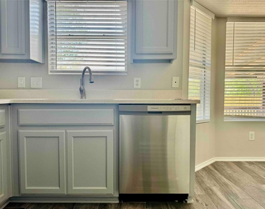 4403 Quicksilver Blvd - Photo Thumbnail 8