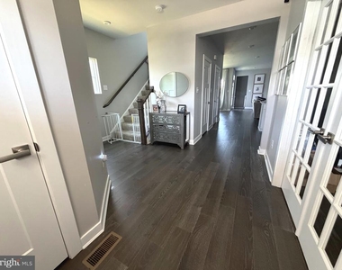 113 Tuscany Drive - Photo Thumbnail 2