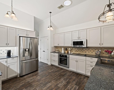 2106 Rue De St Germaine - Photo Thumbnail 12
