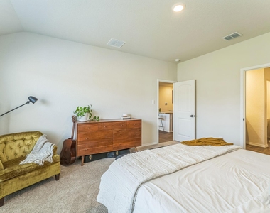 821 Bahia Pl - Photo Thumbnail 14