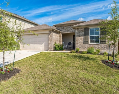 821 Bahia Pl - Photo Thumbnail 2