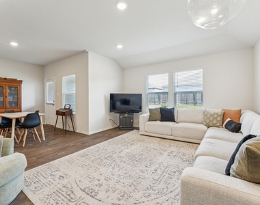 821 Bahia Pl - Photo Thumbnail 6