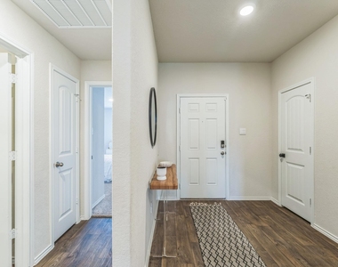 821 Bahia Pl - Photo Thumbnail 4