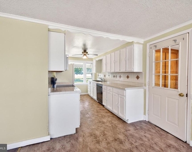 101 E Liberty Street - Photo Thumbnail 10