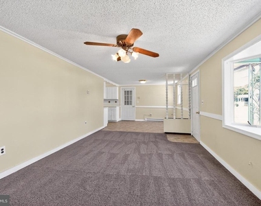 101 E Liberty Street - Photo Thumbnail 9