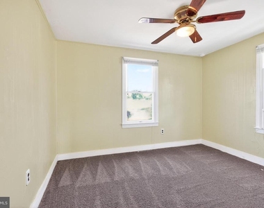 101 E Liberty Street - Photo Thumbnail 5