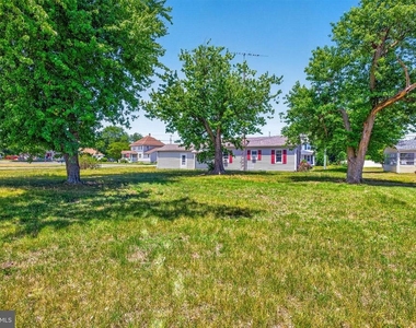 101 E Liberty Street - Photo Thumbnail 26
