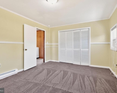 101 E Liberty Street - Photo Thumbnail 16