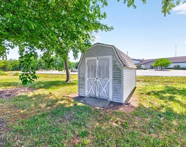 101 E Liberty Street - Photo Thumbnail 24