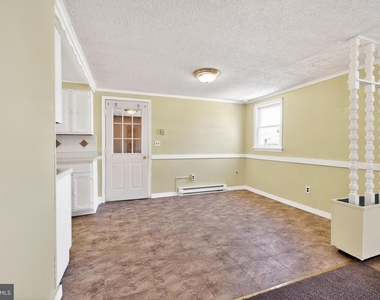 101 E Liberty Street - Photo Thumbnail 12