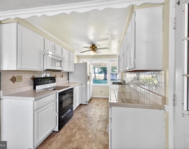 101 E Liberty Street - Photo Thumbnail 11