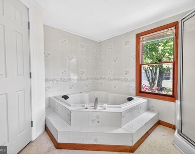101 E Liberty Street - Photo Thumbnail 21