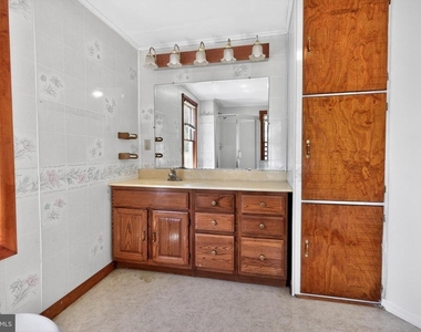 101 E Liberty Street - Photo Thumbnail 19