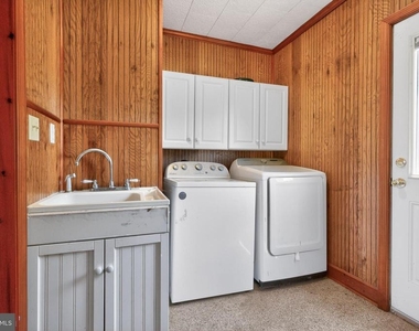 101 E Liberty Street - Photo Thumbnail 18