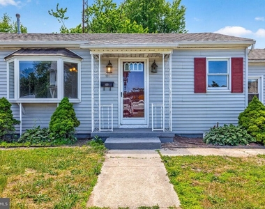 101 E Liberty Street - Photo Thumbnail 2