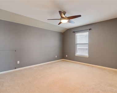 3800 Vonnegut Ct - Photo Thumbnail 21