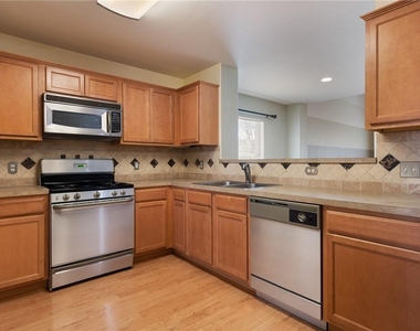 3800 Vonnegut Ct - Photo Thumbnail 6