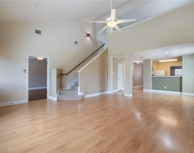 3800 Vonnegut Ct - Photo Thumbnail 13
