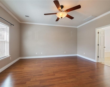 3800 Vonnegut Ct - Photo Thumbnail 14