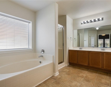 3800 Vonnegut Ct - Photo Thumbnail 17
