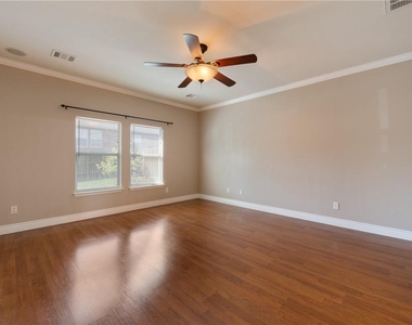 3800 Vonnegut Ct - Photo Thumbnail 15