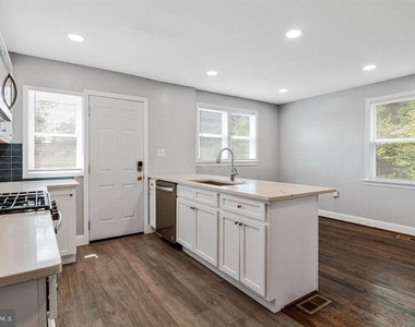19 Atlantic Street Se - Photo Thumbnail 9