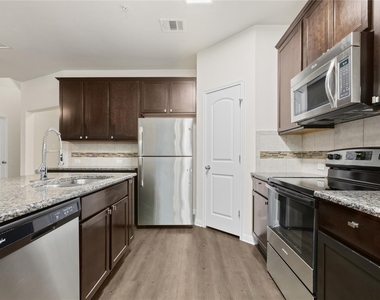 1200 S 10th St - Photo Thumbnail 3