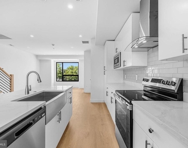 2534 Elvans Road Se - Photo Thumbnail 6