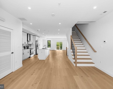 2534 Elvans Road Se - Photo Thumbnail 9