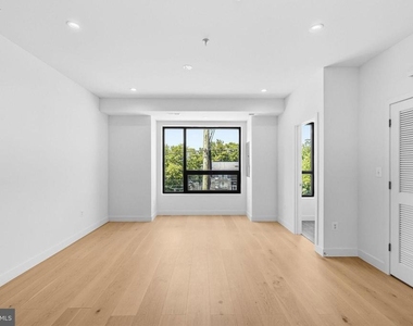 2534 Elvans Road Se - Photo Thumbnail 8