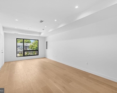 2534 Elvans Road Se - Photo Thumbnail 16